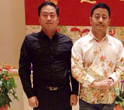 董事長(zhǎng)與《鄉(xiāng)村愛(ài)情》劇組王小寶