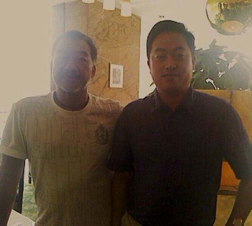 董事長(zhǎng)與香港明星梁家仁